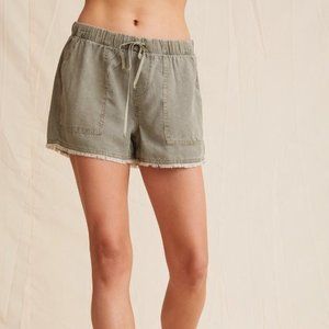 Bella Dahl Frayed Pocket Short - Soft Army